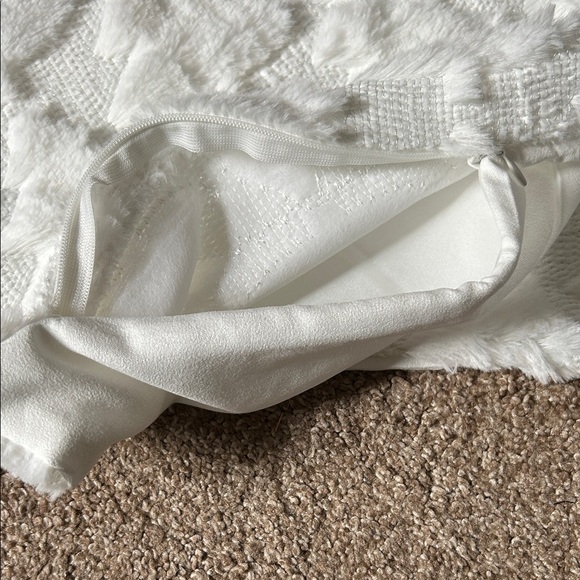 Amazon White Christmas Tree Textured Lumbar Accent Pillowcase 12x20 Set of 2 - Picture 5 of 6